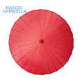 Style traditionnel chinois Zhejiang classique rouge personnalisé impression cadre en bambou huilé parapluie en papier avec poignée en bois droite